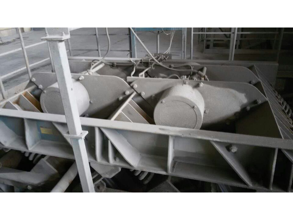 云南某礦廠使用我公司HBGK系列振動電機(jī)