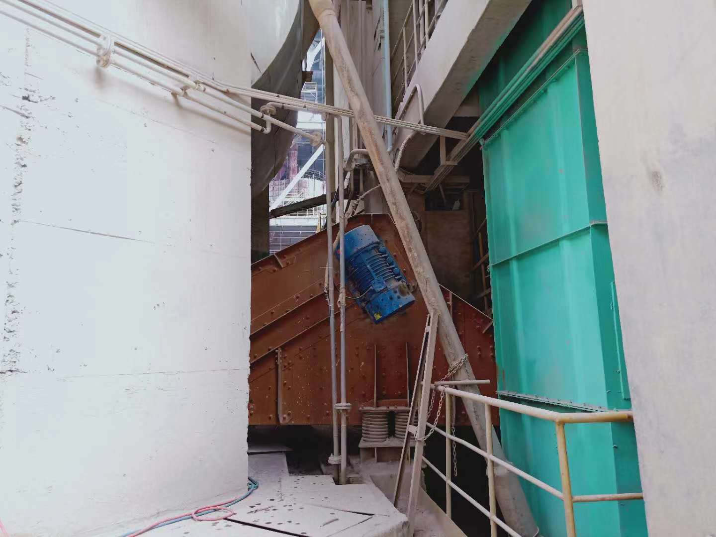 安徽海螺水泥使用我們公司YZO系列振動電機(jī)